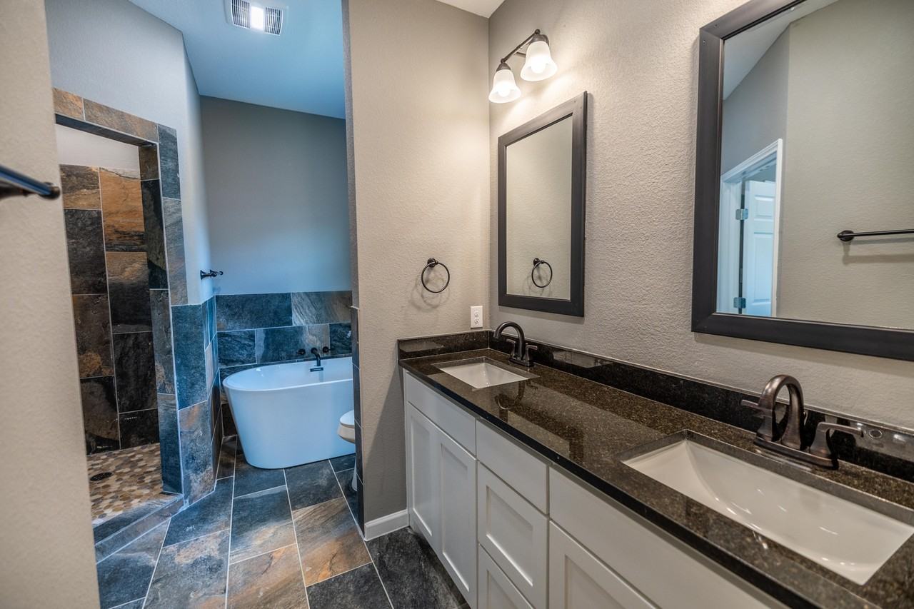 207 S James St #1 - Photo 3 of 12
