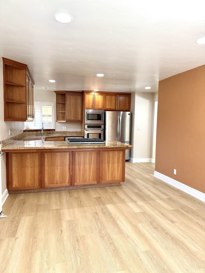 1261 San Fernando Dr #1 - Photo 2 of 11