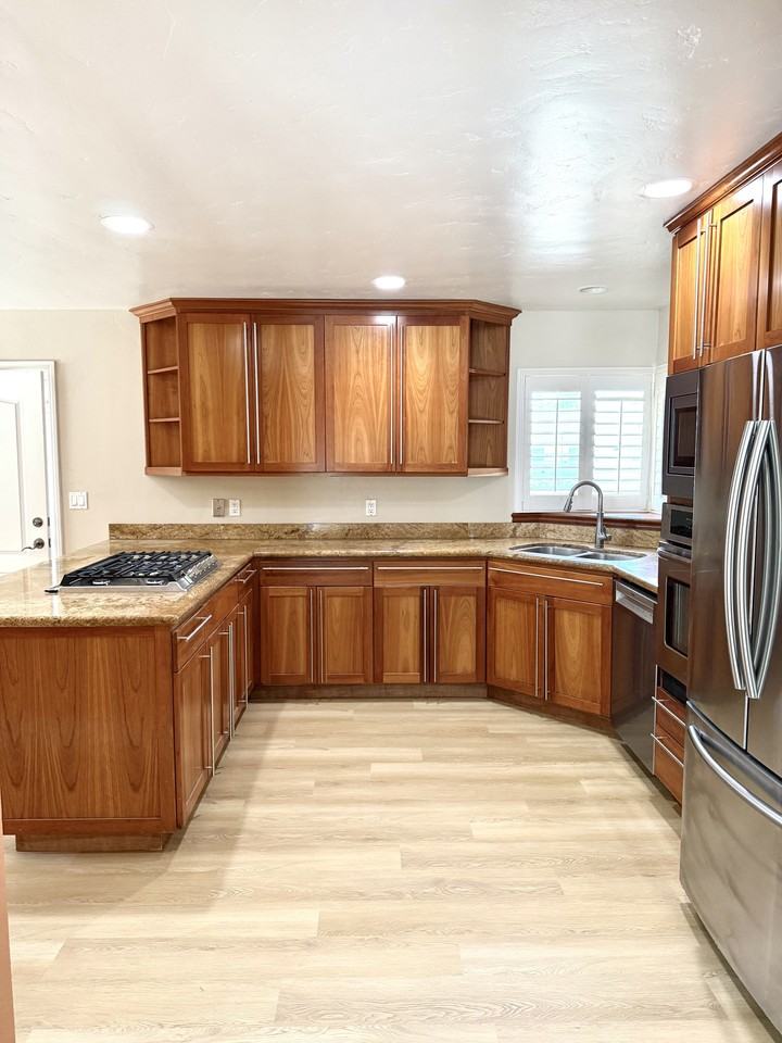 1261 San Fernando Dr #1 - Photo 3 of 11