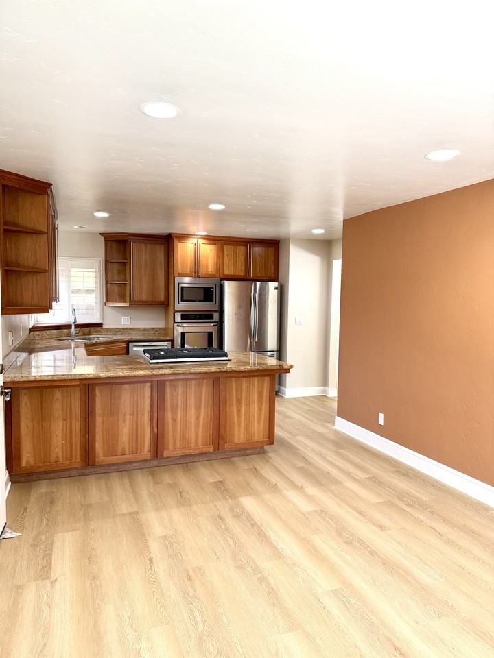 1261 San Fernando Dr #1 - Photo 4 of 11