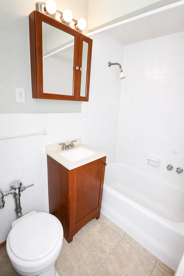 5625 HOBART STREETAPT A-31 #A31 - Photo 5 of 8