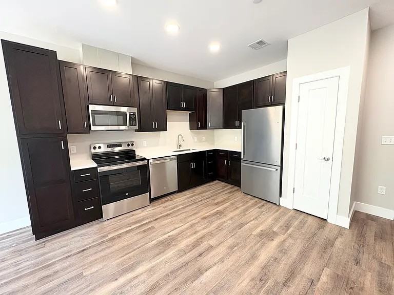502-E Mcknight Cir #502E