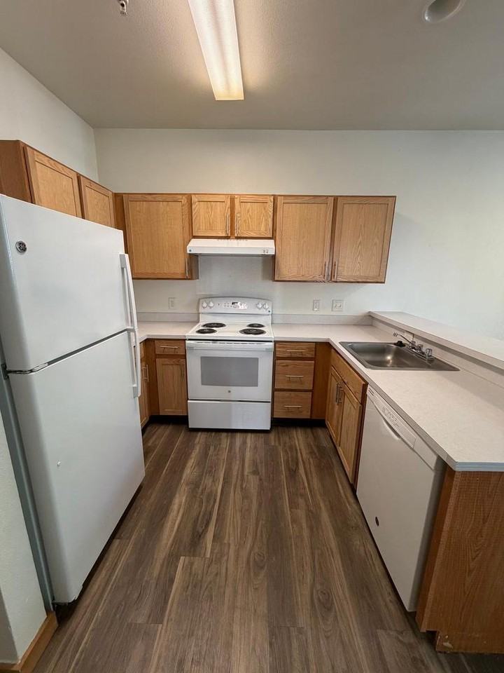 5845 Ne Hoyt St - Photo 3 of 14