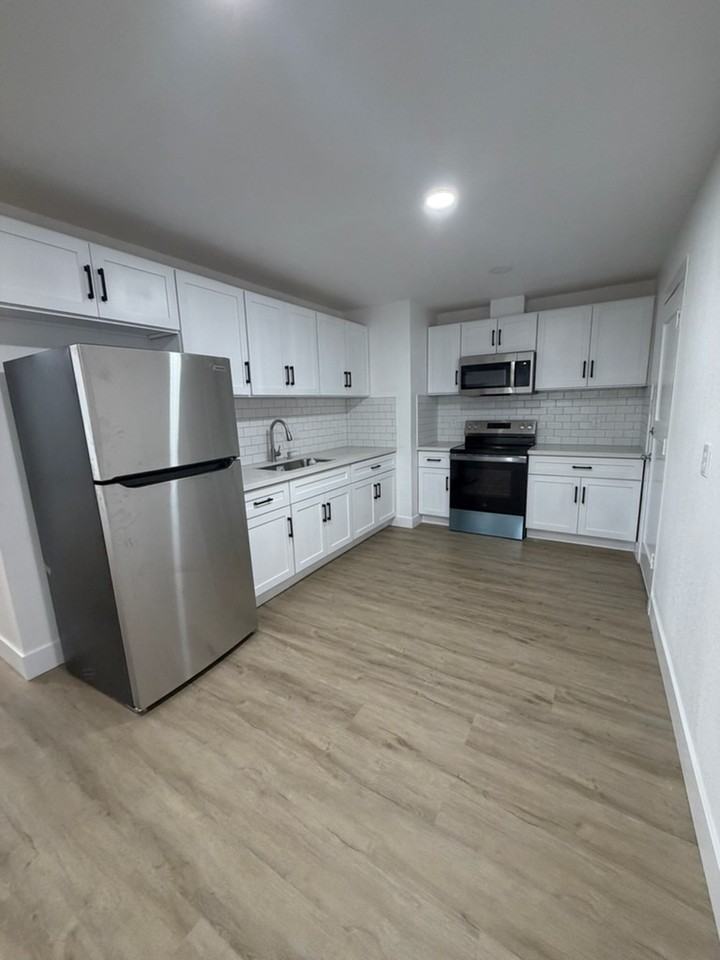 550 Las Palmas Ave #1 - Photo 6 of 21