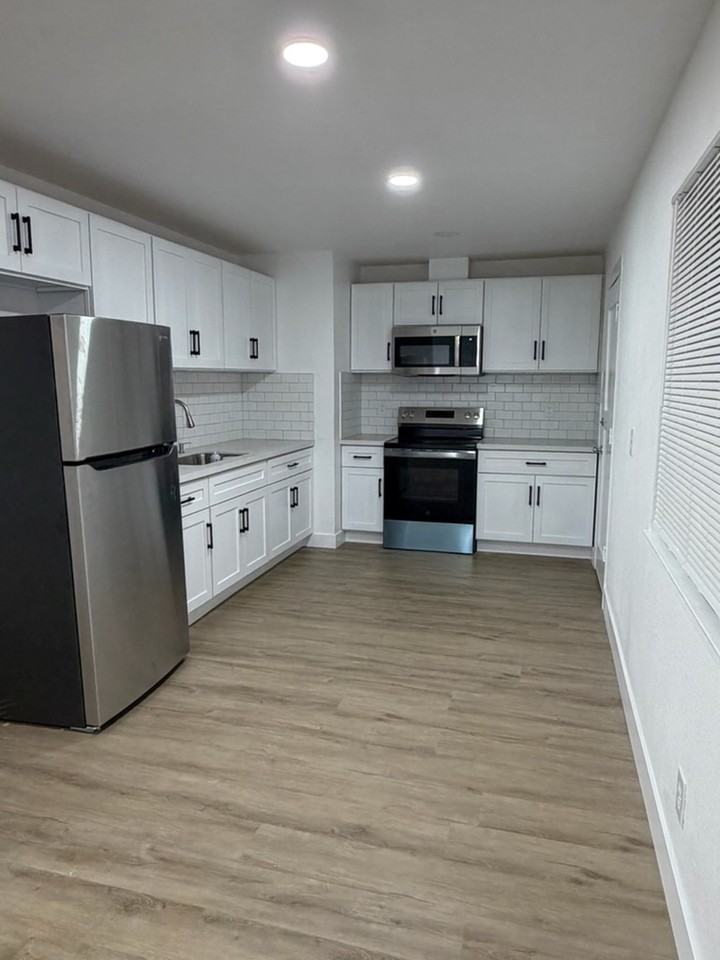 550 Las Palmas Ave #1 - Photo 7 of 21