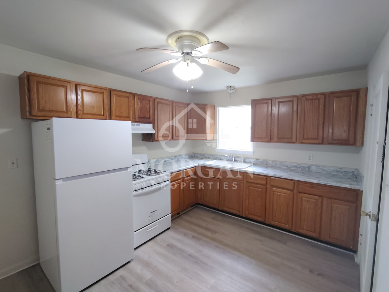 618 Henry St - Photo 3 of 5