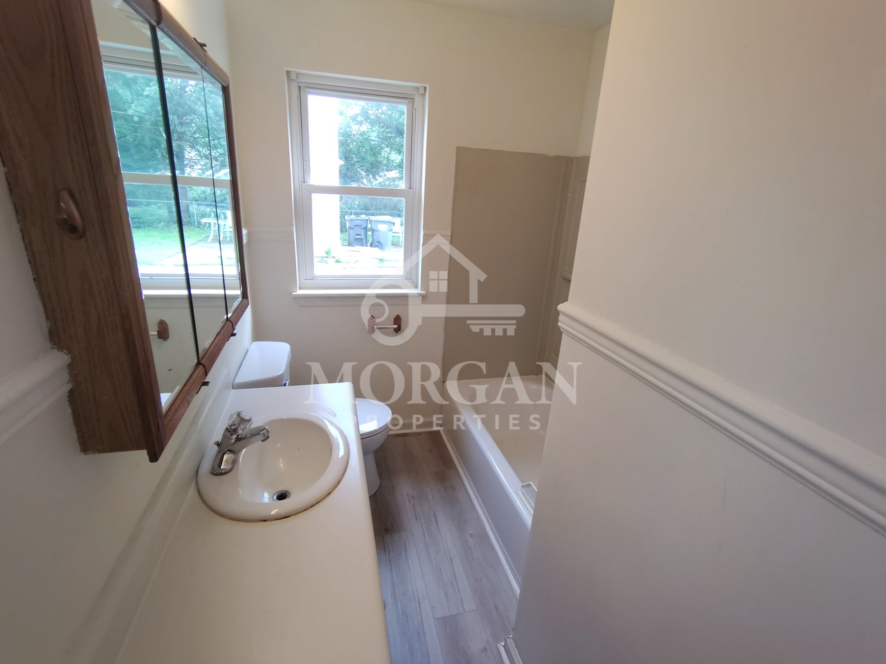 618 Henry St - Photo 4 of 5