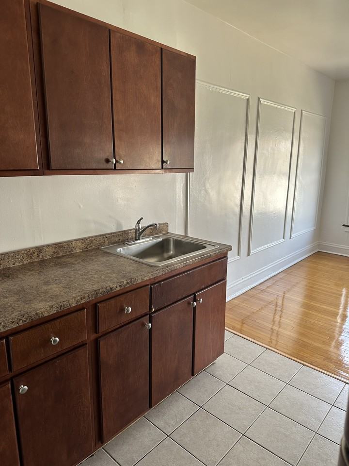 1722 E 70th St #2A1722 - Photo 4 of 4
