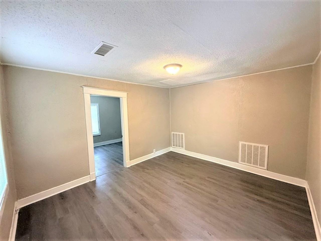2673 Midland Ave - Photo 4 of 22