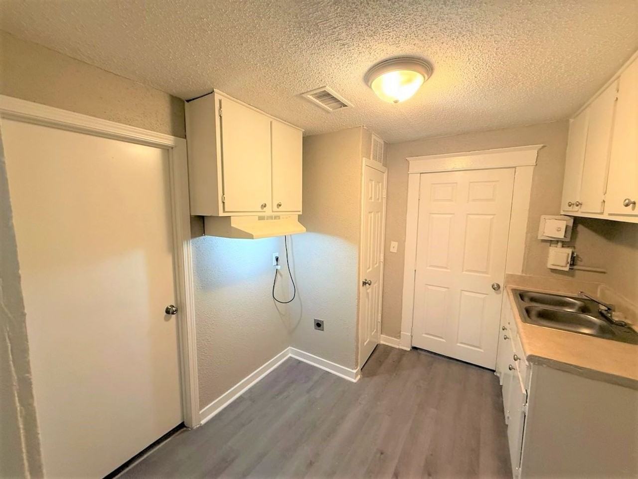 2673 Midland Ave - Photo 7 of 22