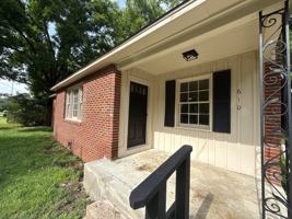 featured image of 610 N Mclemore Ave #1