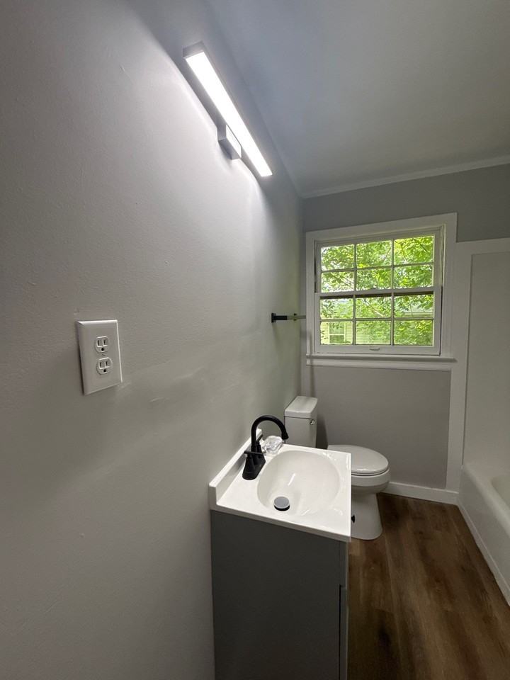 610 N Mclemore Ave #1 - Photo 3 of 12