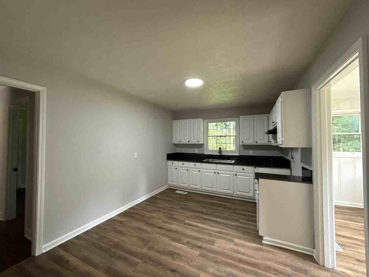 610 N Mclemore Ave #1 - Photo 5 of 12