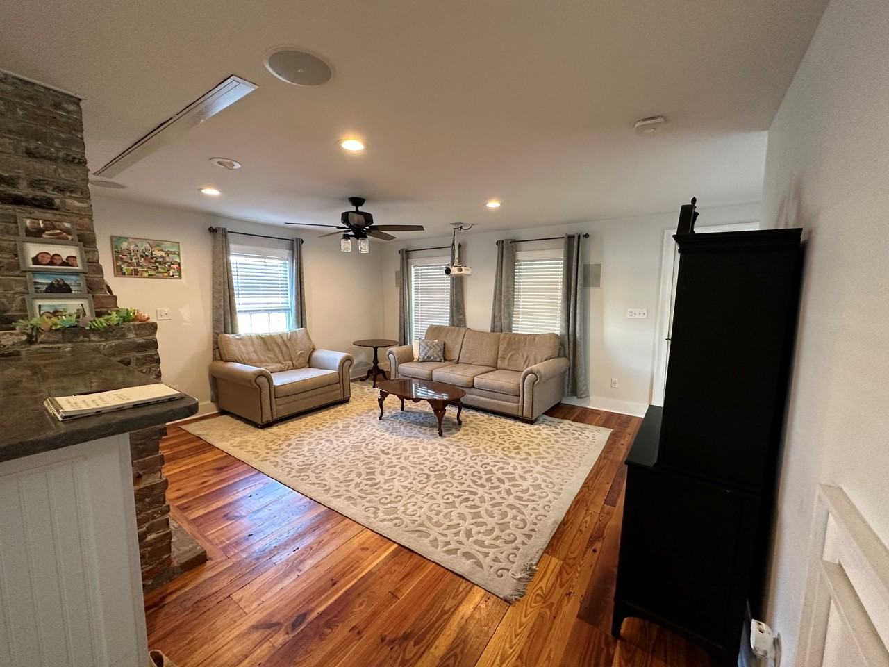 402 Queen St #1 - Photo 3 of 20