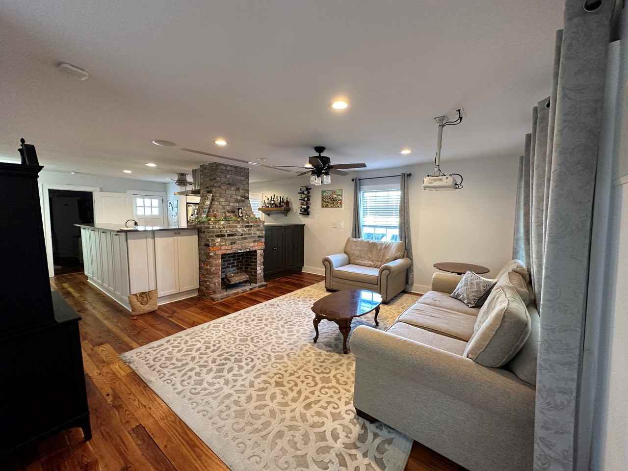 402 Queen St #1 - Photo 4 of 20