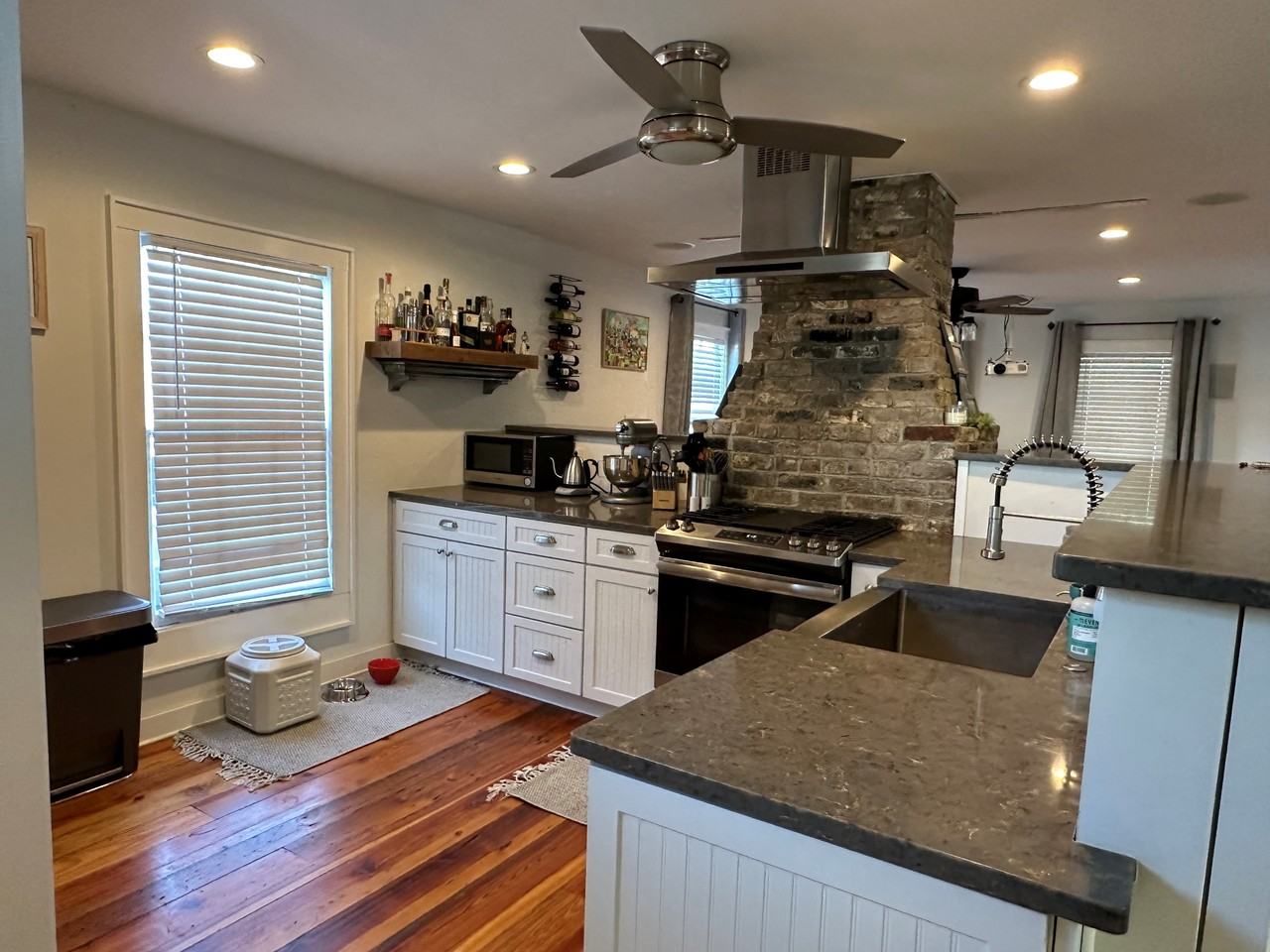 402 Queen St #1 - Photo 5 of 20