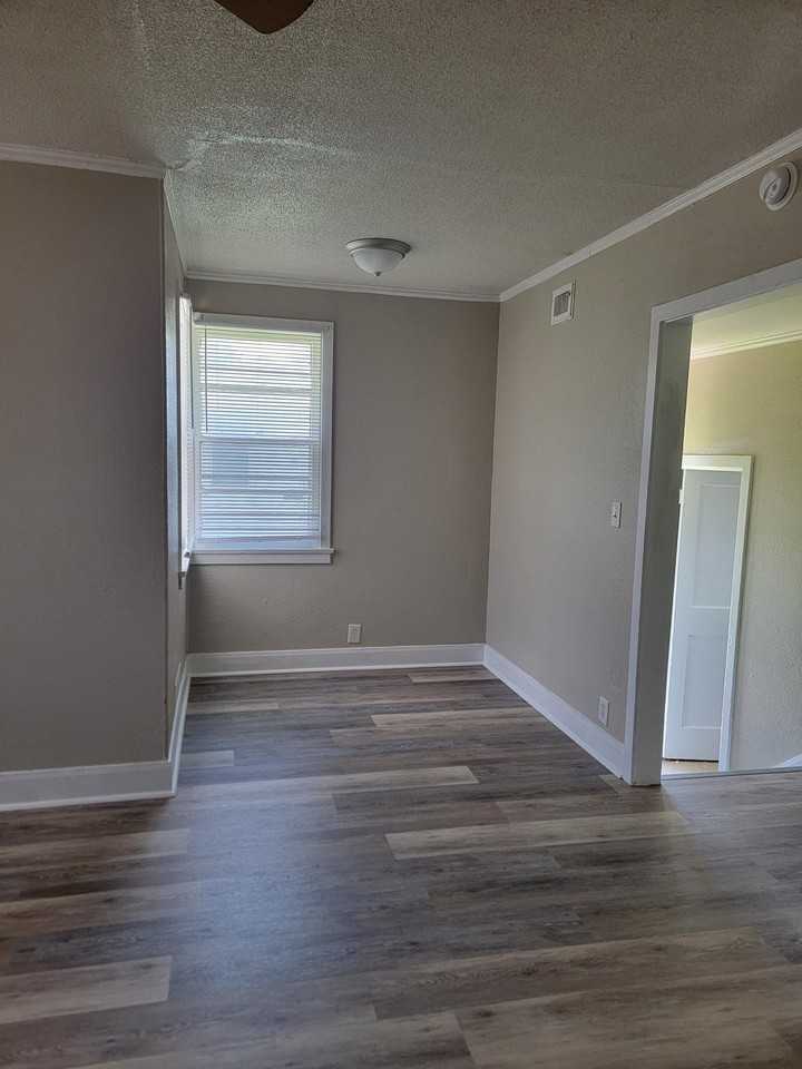 1226 N 13th St #1 - Photo 6 of 12
