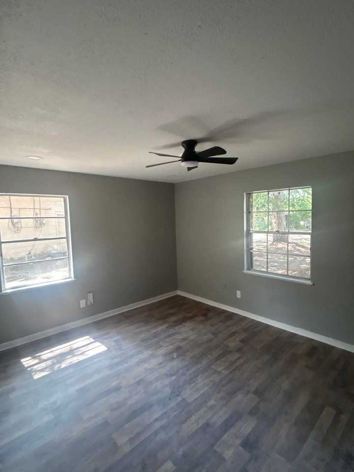 1114 Garden Park Dr #1 - Photo 2 of 10