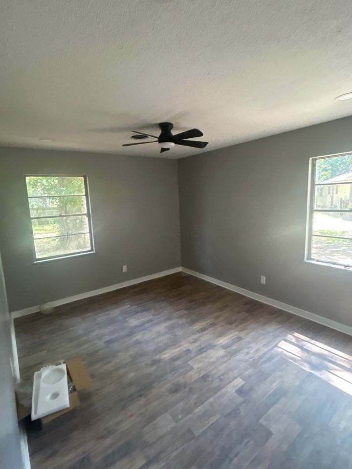 1114 Garden Park Dr #1 - Photo 3 of 10