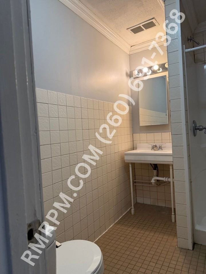 641 Byron St #1 - Photo 4 of 18