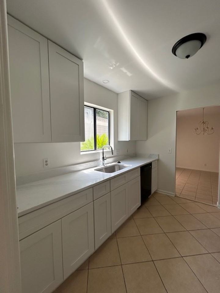 309 Maple St - Photo 4 of 19