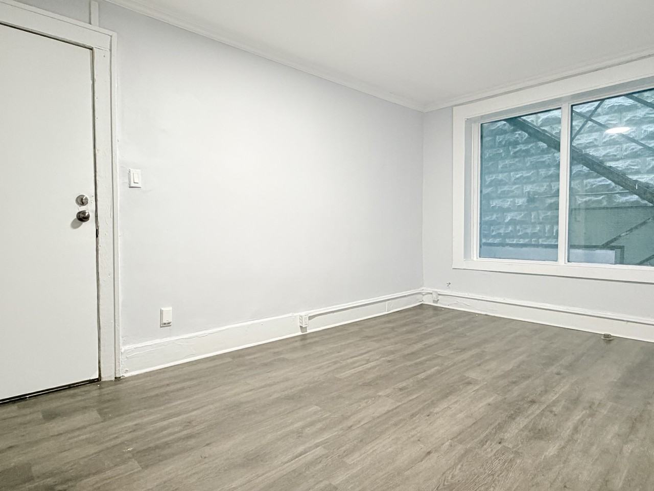 524 Pitt St W #104 - Photo 4 of 9