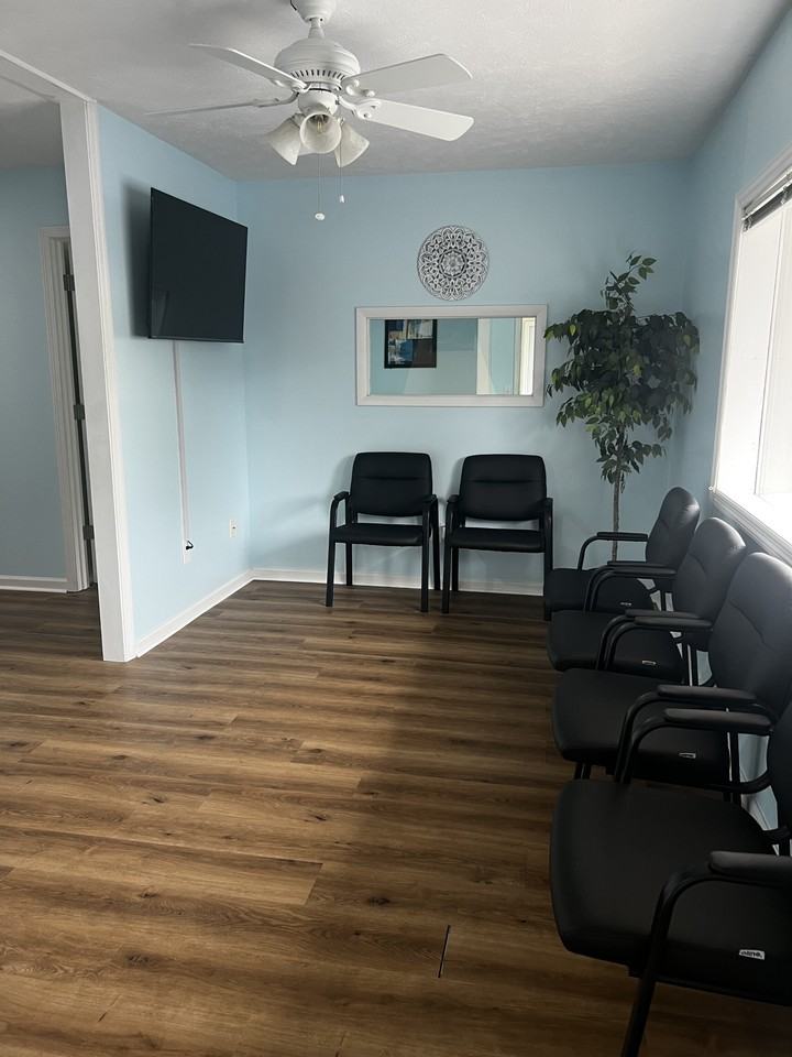 575 Se Broad St #12 - Photo 2 of 9
