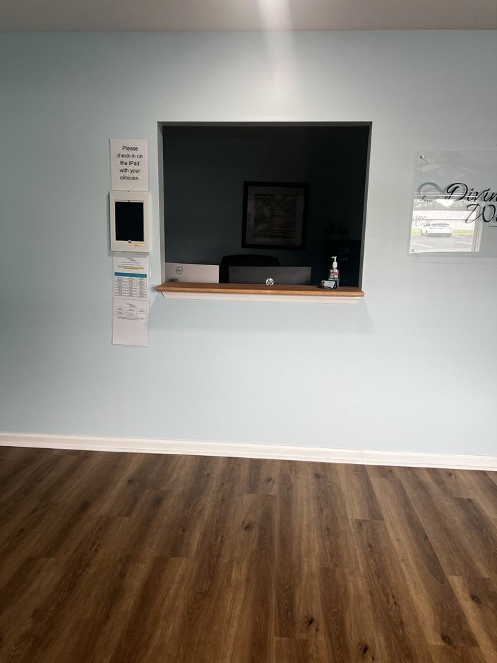 575 Se Broad St #12 - Photo 3 of 9