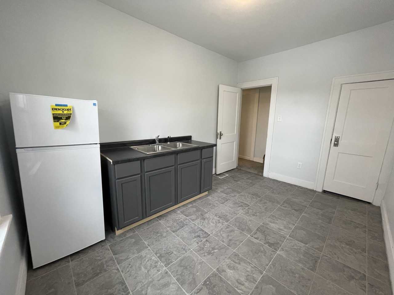 516 W Calvert St #3 - Photo 7 of 7