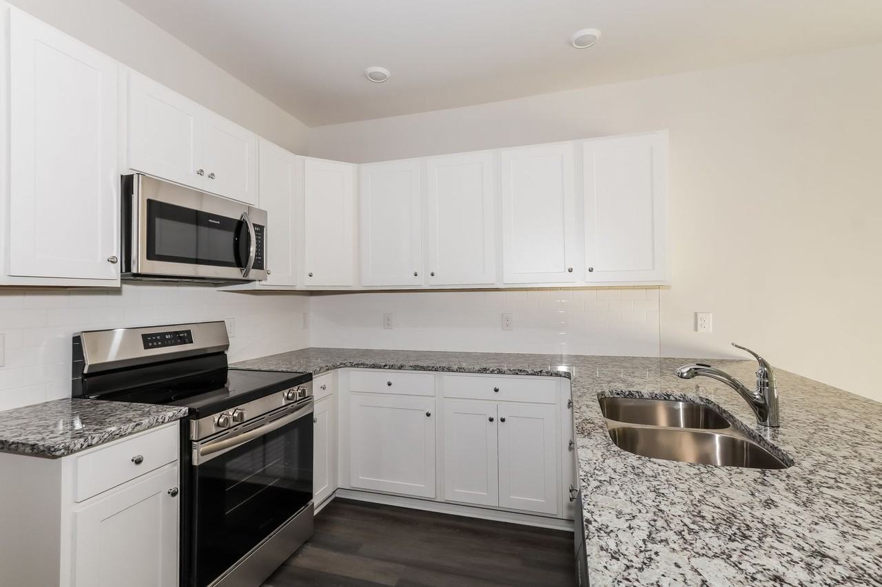 313 Parkington Ln - Photo 7 of 17