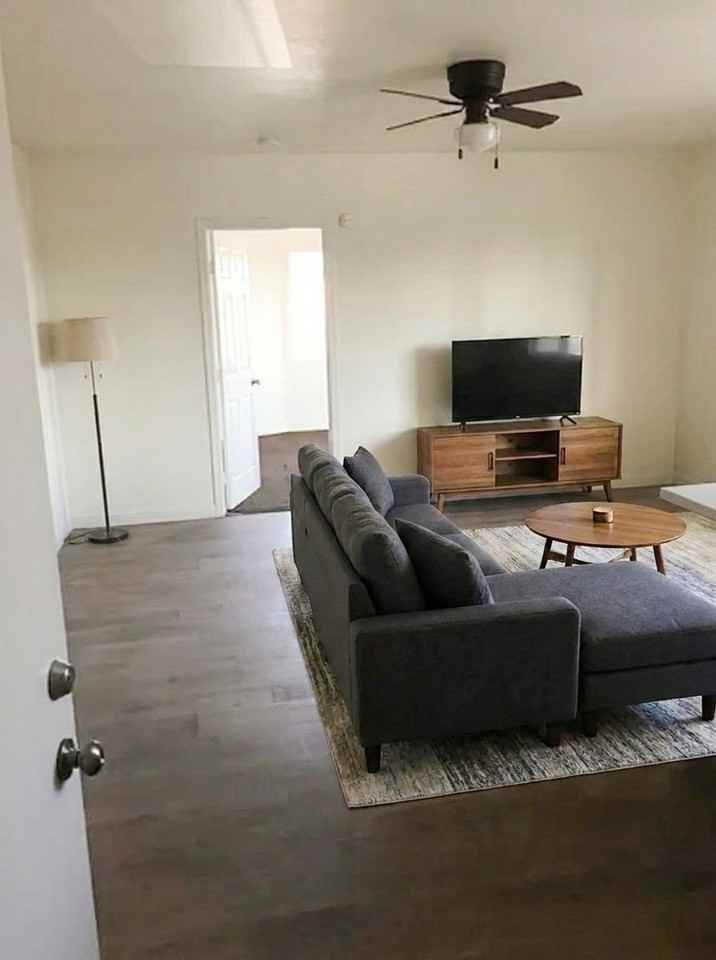 632 E Vernon Ave - Photo 3 of 8