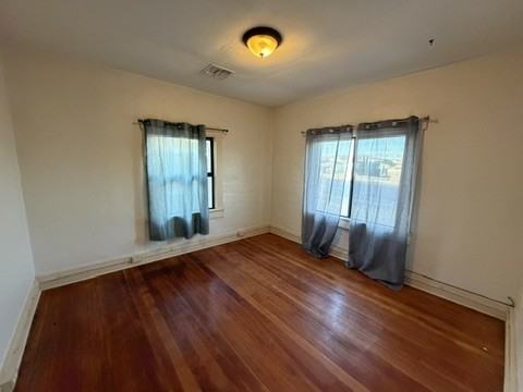 213 E Oak St #1 - Photo 3 of 10