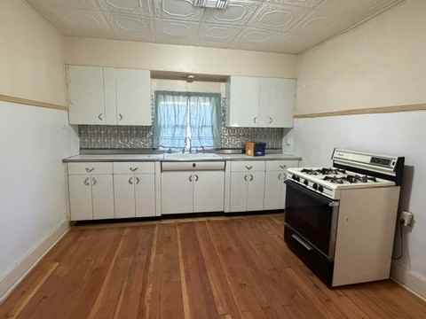 213 E Oak St #1 - Photo 7 of 10