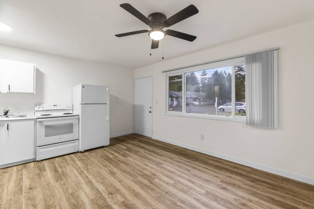 Emerald Greens Apartments - Photo 3 of 31