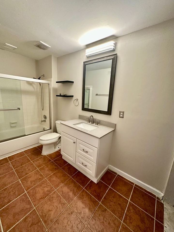 2455 Arlington Cres ##1a - Photo 6 of 13