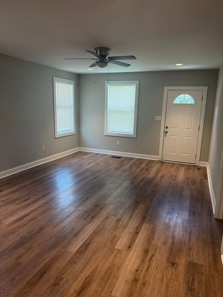 5325 Lee Ave - Photo 2 of 9