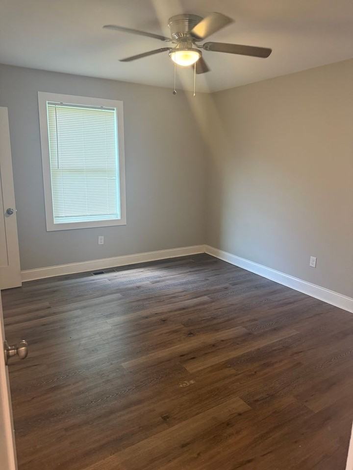 5325 Lee Ave - Photo 5 of 9