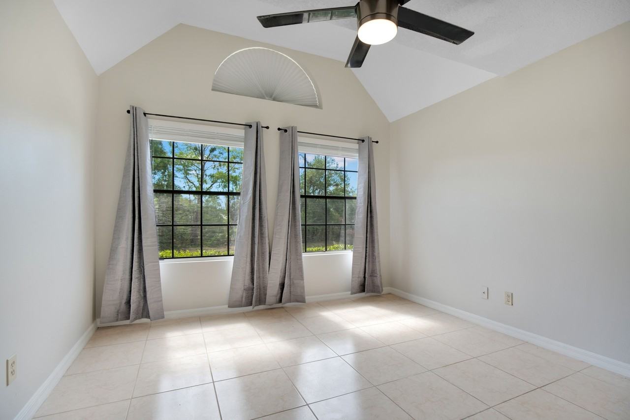 305 Lakepointe Dr #1 - Photo 6 of 12