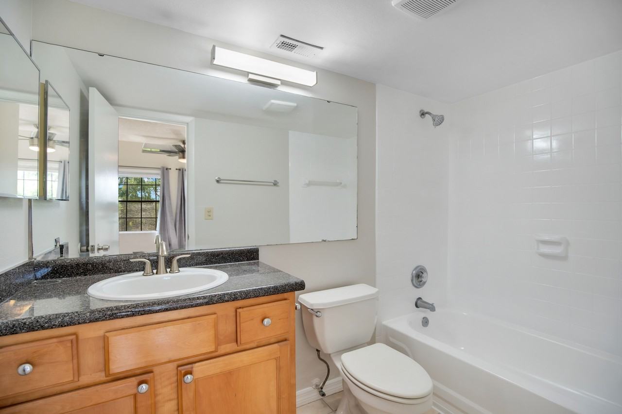 305 Lakepointe Dr #1 - Photo 7 of 12