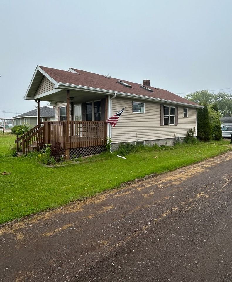 910 Grand Ave - Photo 2 of 14