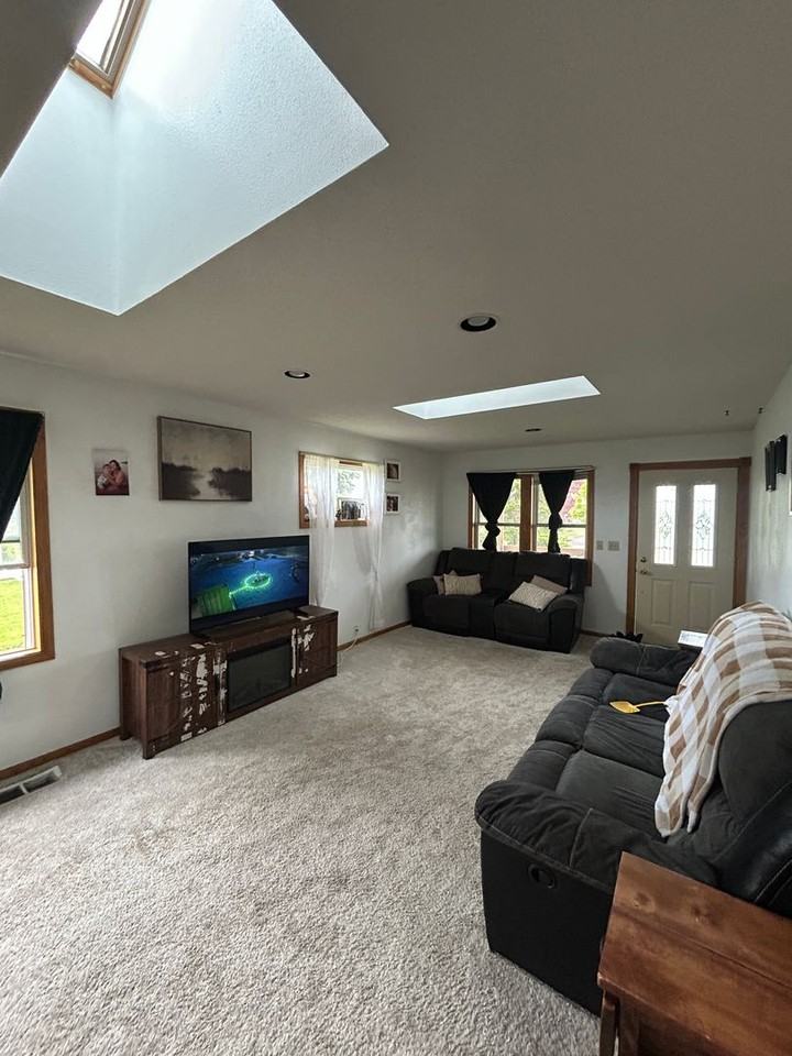 910 Grand Ave - Photo 3 of 14