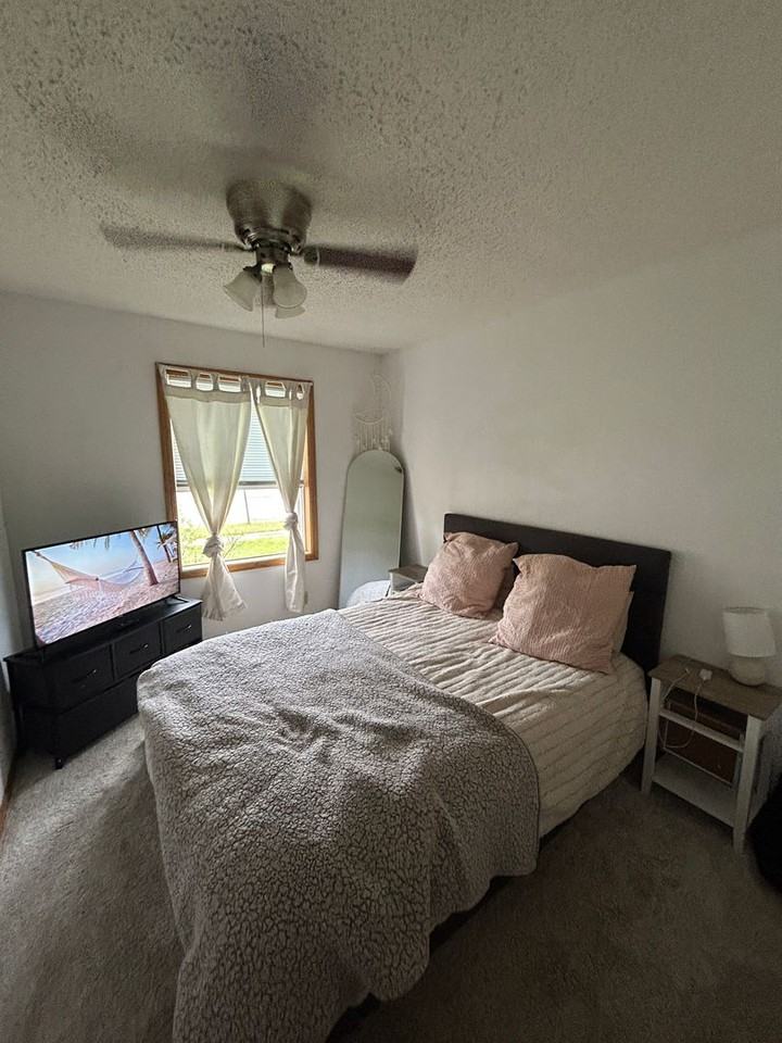 910 Grand Ave - Photo 4 of 14