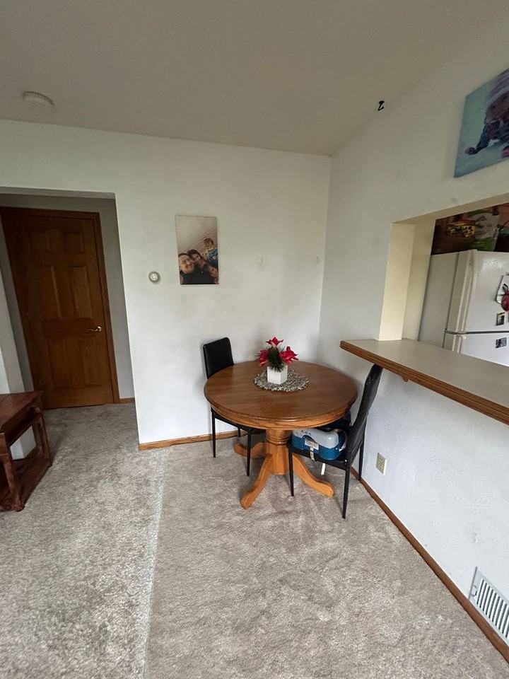 910 Grand Ave - Photo 7 of 14