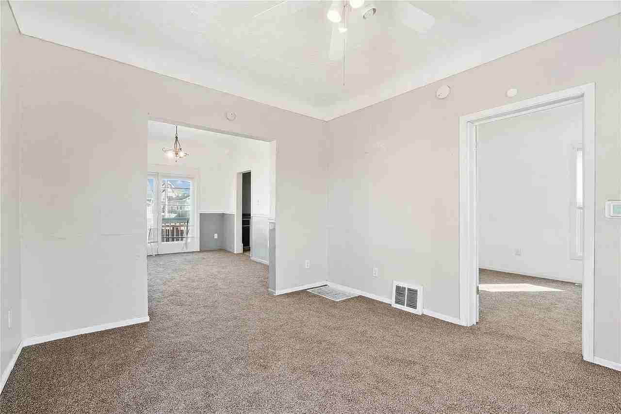 452 8th Ave Sw #1 - Photo 2 of 12