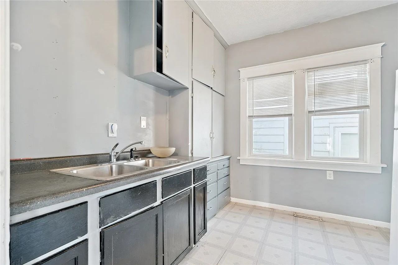 452 8th Ave Sw #1 - Photo 5 of 12