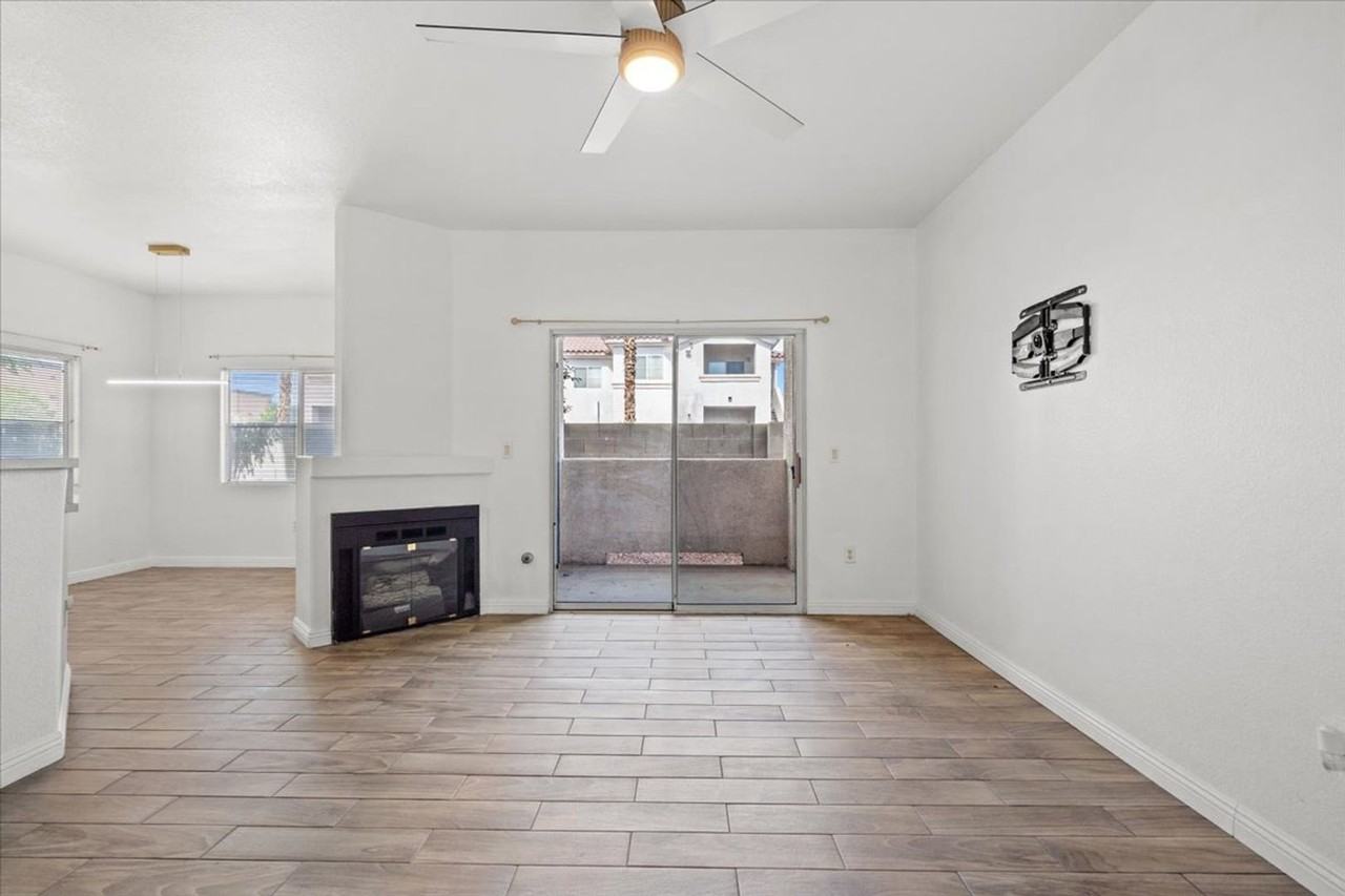 2100 Black Island St - Photo 4 of 20