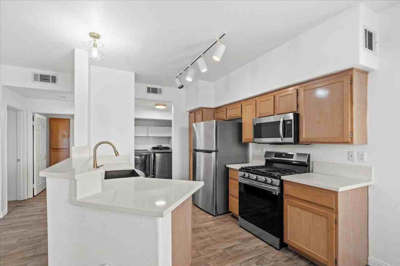 2100 Black Island St - Photo 7 of 20