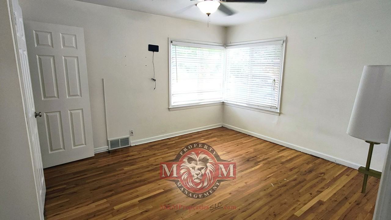 3096 S 1810 E - Photo 3 of 35