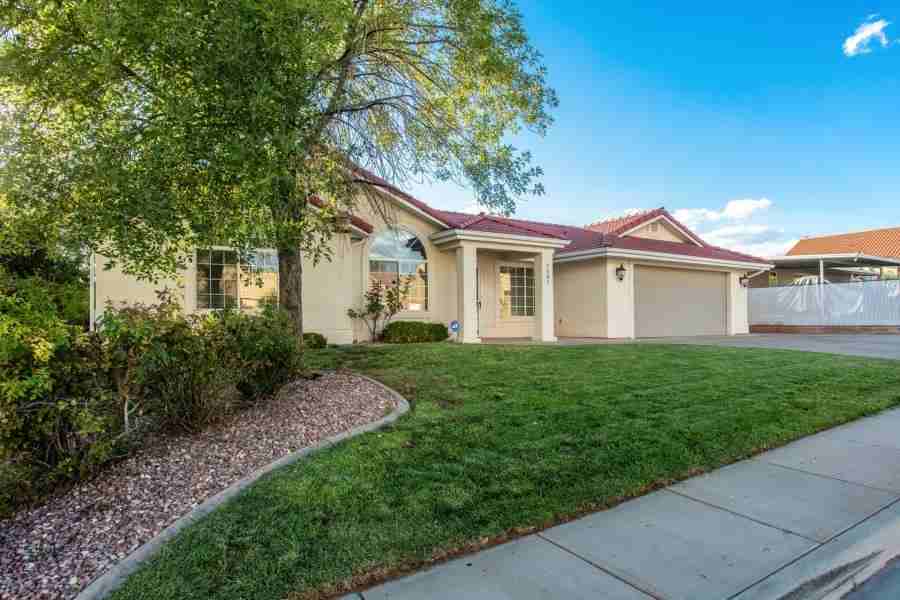 1467 N 1540 W - Photo 2 of 20