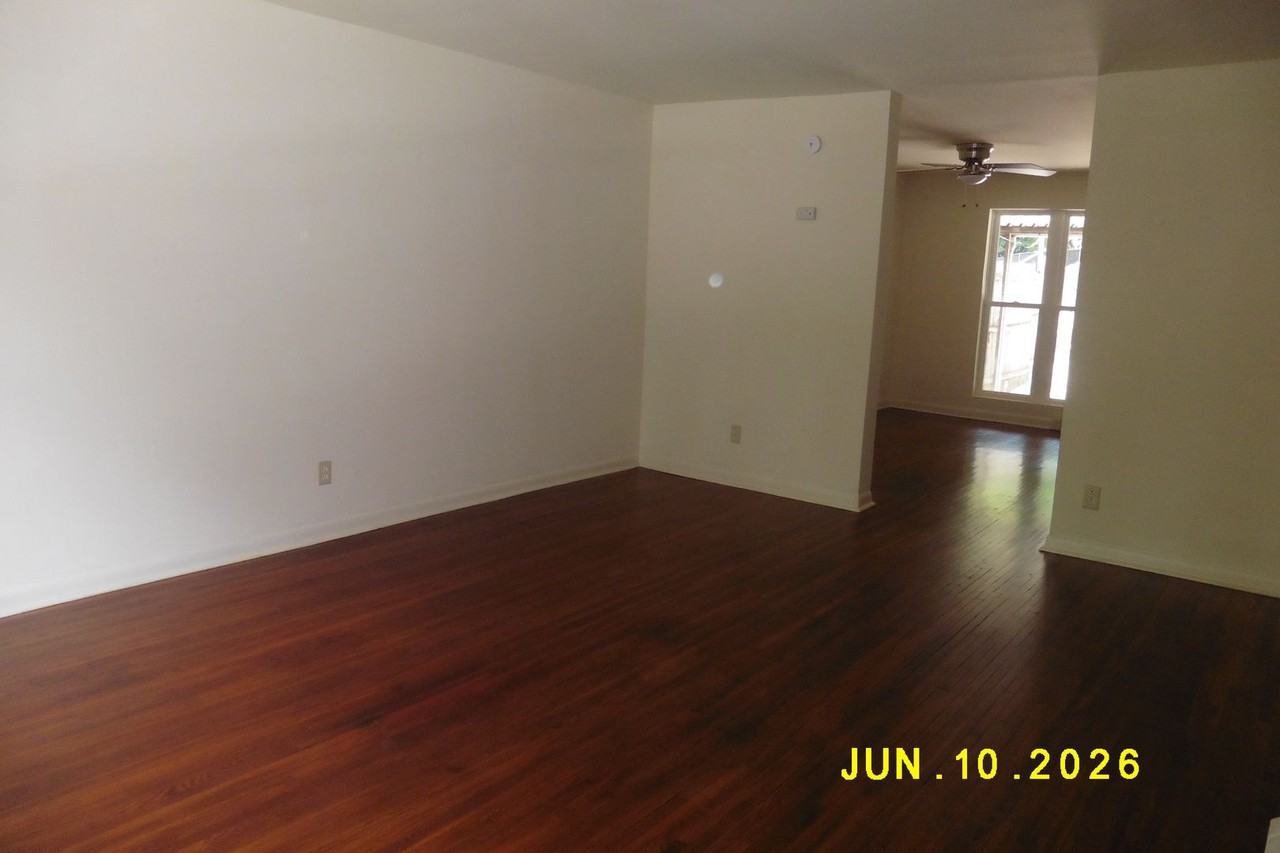 1526 S 13th St - Photo 2 of 11